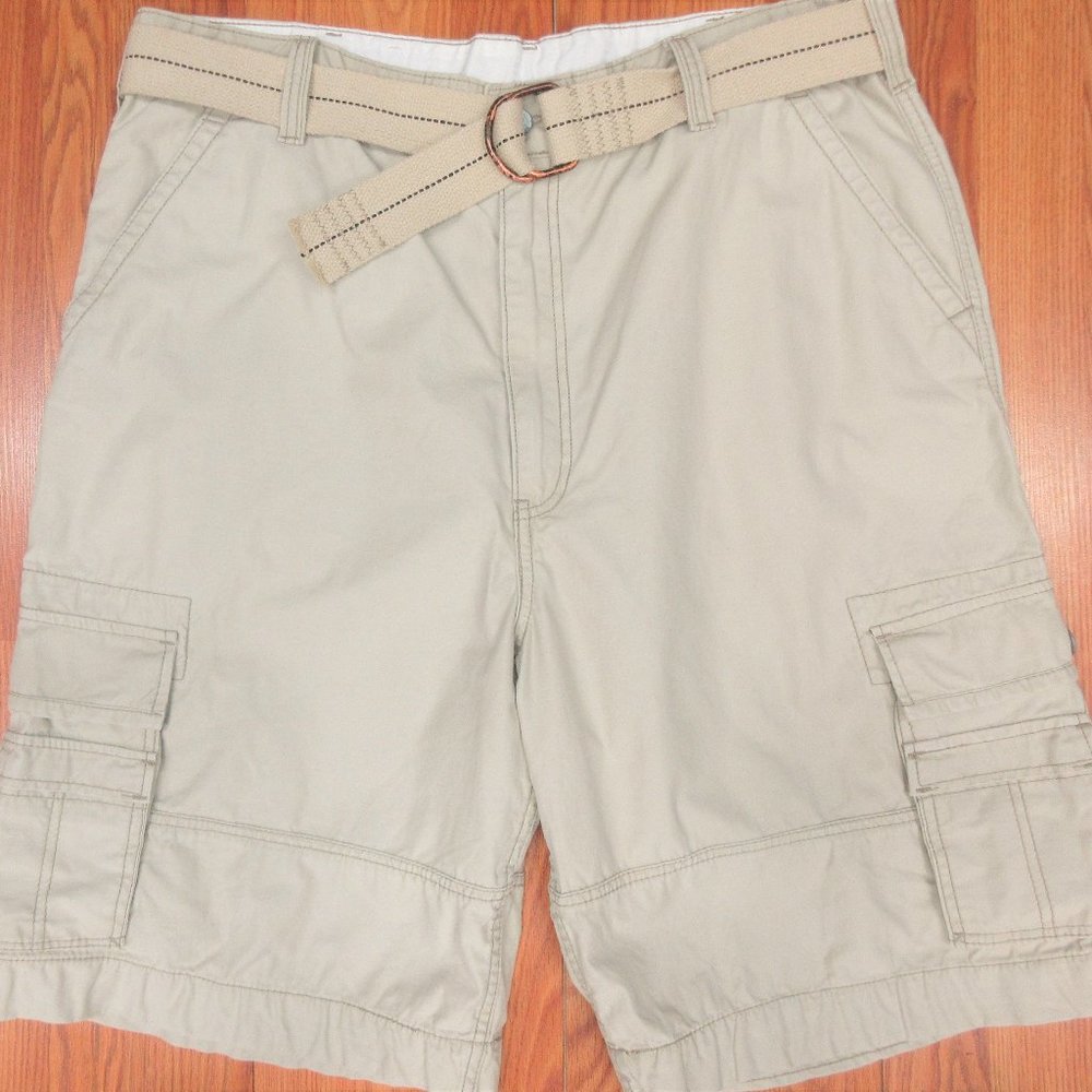 LEVI'S REGULAR FIT 100% COTTON REGULAR FIT CARGO SHORTS KHAKI Sz 40